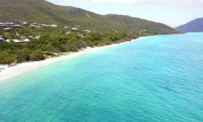 Hideaway Bay Haus | Reefside Retreat - Absolute Beachfront - Tiny Home