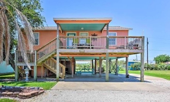 Port O Connor Haus | "REEL CATCH" 5 minutes from BEACH & FISHING CENTER!
