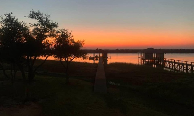 Hackberry Haus | REEL N REST in Hackberry LA ! Waterfront home with beautiful views .