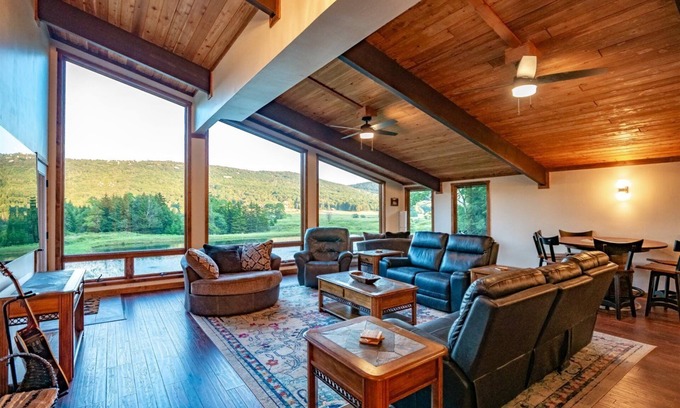 Timberline Haus | Reflections - 128 Lakeview Road