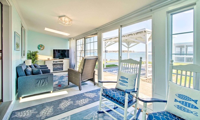 Colonial Beach Hütte | Refreshing Colonial Beach Vacation Rental!