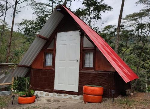 El Colegio Sonstige | Refugio los naranjales