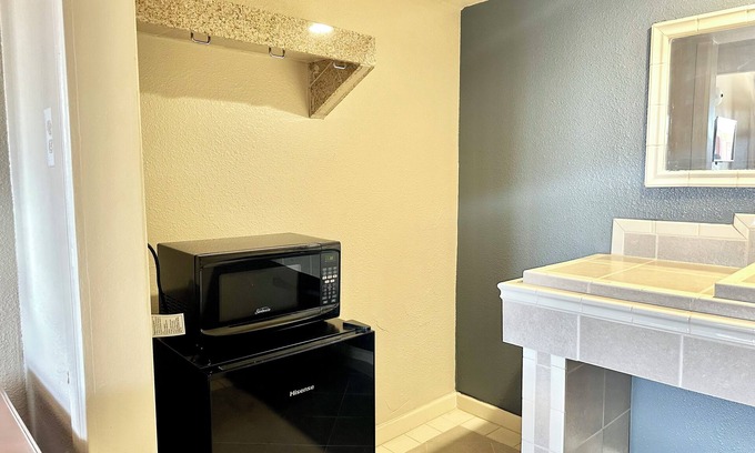 Raisin Hotel | Regency Inn Fresno