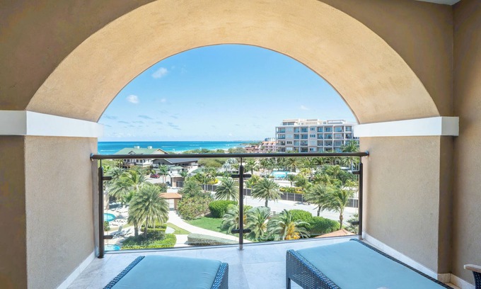 Oranjestad-West Eigentumswohnung | SONNIGES KÖNNEN SONDERANGEBOT - EAGLE BEACH ATEMBERAUBEND
