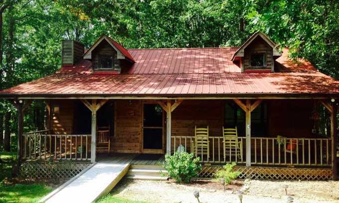 Spencer Haus | CHARMING & COSY CABIN MIT HEISSEM TUB! 2B / 2B-MINUTEN ZU FALLEN CREEK FALLS STATE PARK