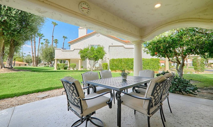 Palm Desert Eigentumswohnung | Entspannen und Genießen mit Stil und Komfort in der Wüste