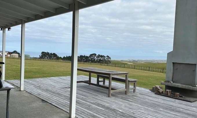 Ahipara Hütte | Relax and enjoy the view, 5 minutes drive from Ahipara beach