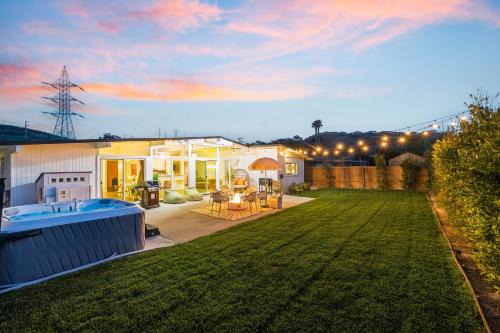 Loma Alta Villa | Relax and Play 10mins to Beach,Game Room, Hot Tub!