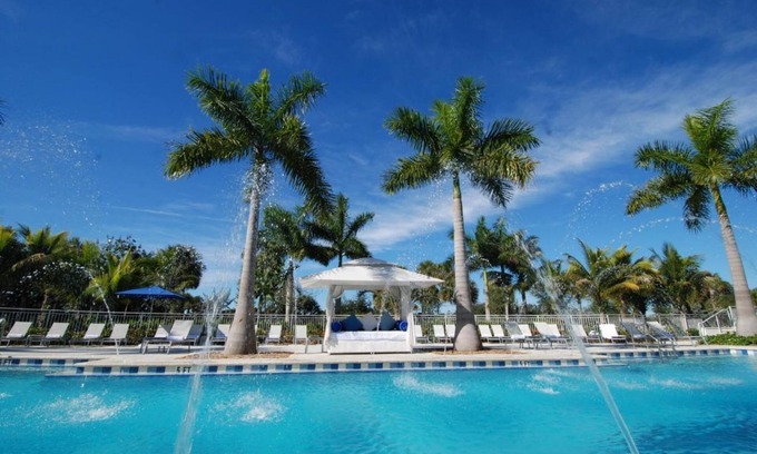 Ludlam Hotel | Relax and Recharge in this 2 Styling Accommodations | Outdoor Pool