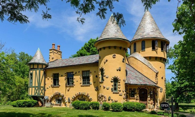 Chesaning Haus | Relax and Unwind! 4 Classic Units, Pets Allowed, Close to Twin Brooks Golf Club