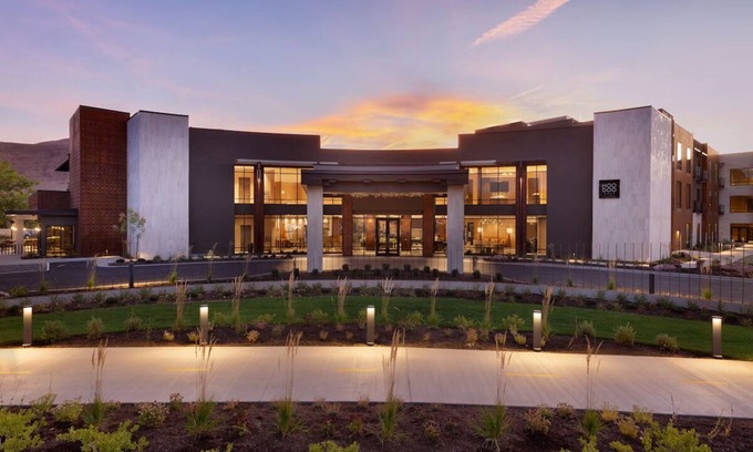 Moab Hotel | Relax and Unwind at a Western Retreat in Moab!Stunning Views of Moab's Red Rocks