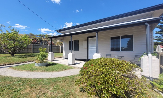 Toora Haus | Relax and unwind in Toora.
