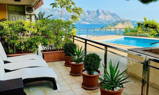 Rozino Wohnung | Relax Apt is the absolute best view and Location with pool in Budva