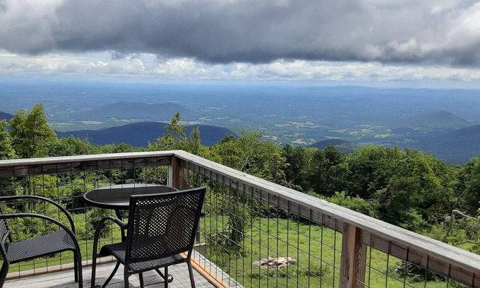 Free Union Hütte | Relax at 3100 feet and enjoy the peace and tranquility