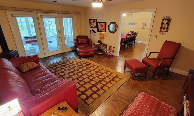 Lowell Haus | Relax at this Private, Peaceful, Dog-Friendly Ecohouse in the Woods.