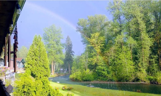 Hobart Haus | Relax & Explore the PNW