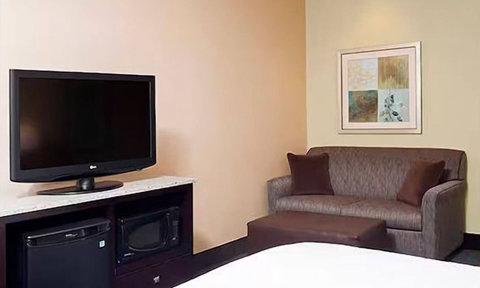 South Bend Hotel | Relax in 2 Rooms with Sofa Bed & Pool Access – Great for Travelers on I-90