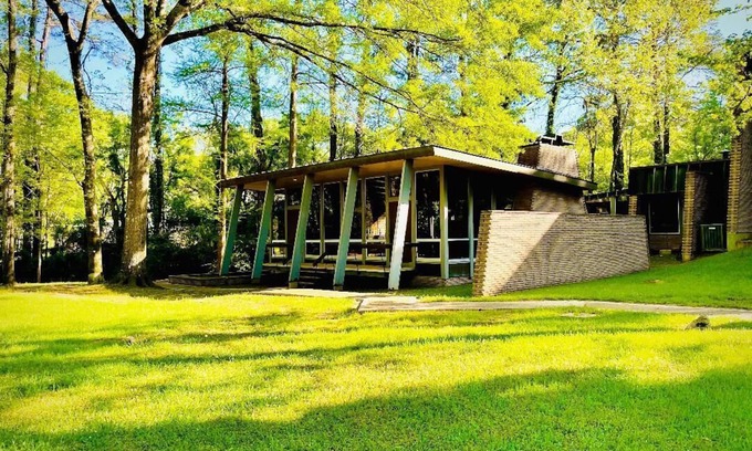 Jackson Hütte | Relax in Architecture! Secluded, Safe, and Serene.