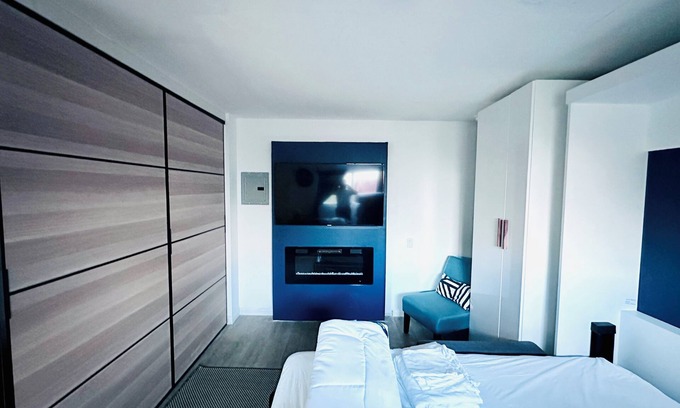 Middletown Wohnung | Relax in charming studio centrally located with Private patio with Hot tub