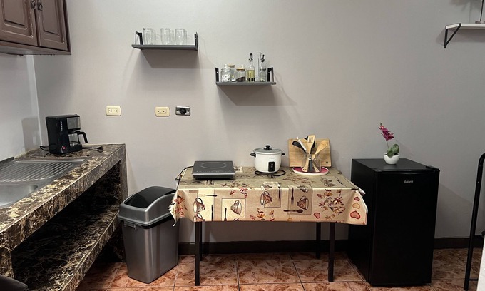 Carmen Wohnung | Relax in downtown Alajuela / 5min near the Airport