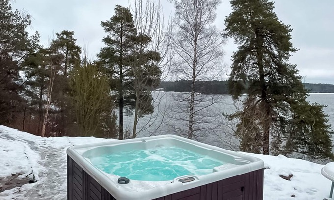 Upplands-Bro Municipality Haus | ☀Relax Lake Oasis | ♛Jacuzzi | View | Private Pier