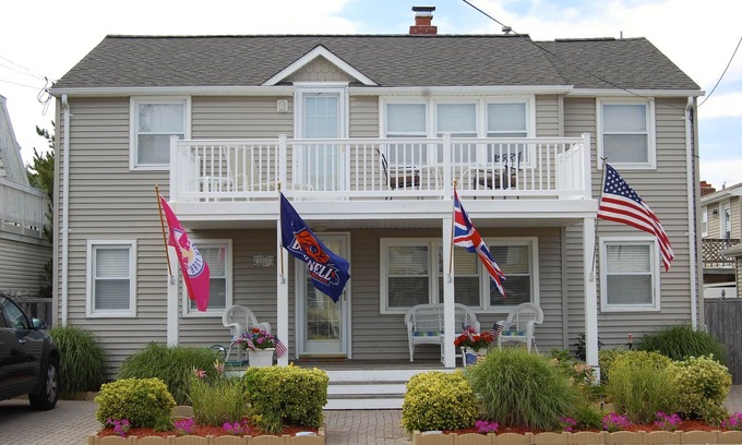 North Beach Haven Haus | Entspannen Sie auf der Terrasse dieses Maisonette-Hauses in der 2. Etage am Meer, nur wenige Schritte vom Strand entfernt.