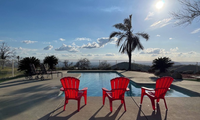 Squaw Valley Villa | Relax pool side enjoy amazing views 3-bedroom villa, 30 min below National park!