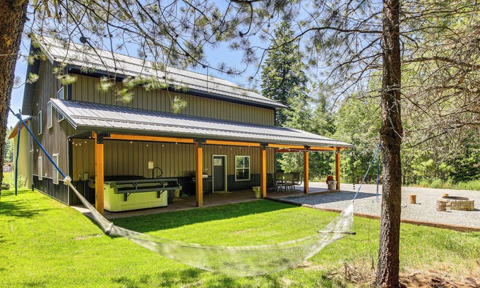 Boundary County Haus | Relax, Reconnect & Explore: Modern Idaho House!