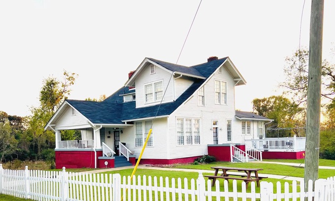 Selma Haus | Relax & Unwind in a Spacious Historic Home with Porch, Patio, & Sunroom