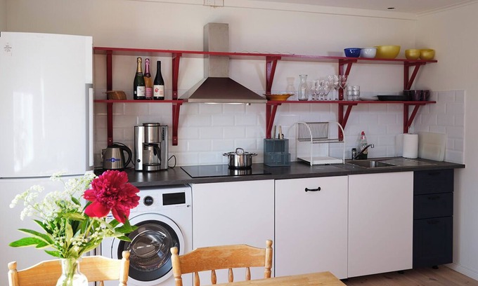 Jadraas Wohnung | Relax with the family in this peaceful accommodation with a beautiful view.