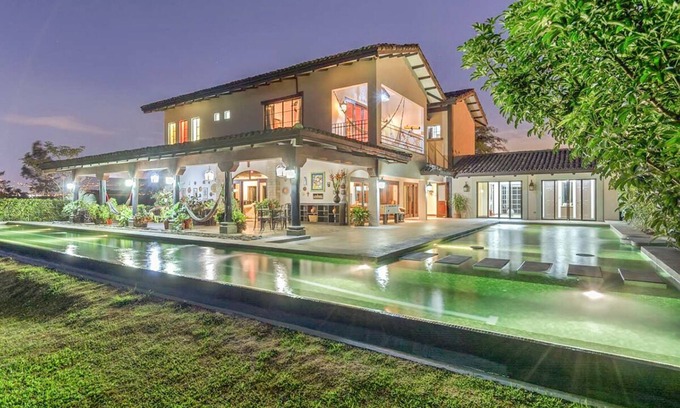 Santa Ana Haus | Relax with the whole family at this luxurious, peaceful and secluded mansion