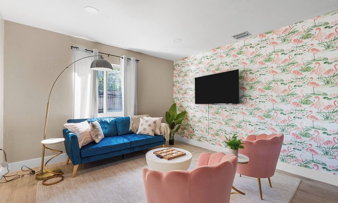 Middle River Terrace Haus | Relaxing 3BD - Pool - BBQ - Games - Close to Beach