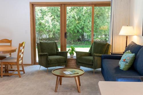 Fish Creek Haus | Relaxing Busy Bee C-7 by Simple Life Rentals