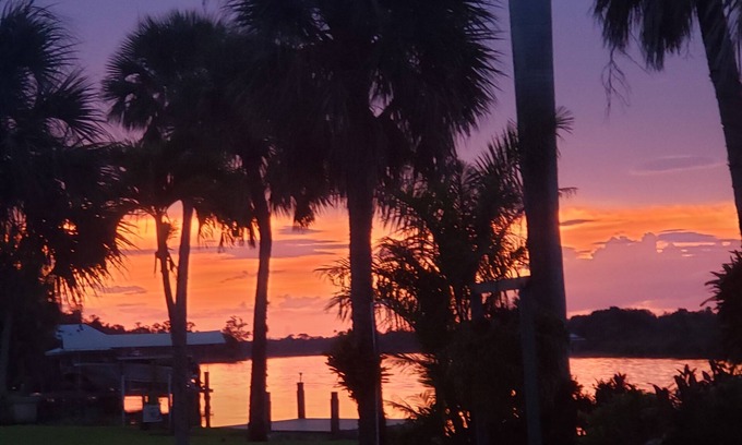 Alva Haus | Relaxing but Adventurous River Front House