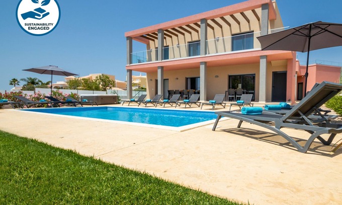 Armacao de Pera Villa | Relaxing getaway w/ heatable pool & 2 jacuzzis