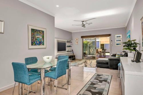 Grange Haus | Relaxing Getaway Steps from Grange Beach