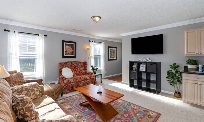 Monroe Haus | Relaxing home near Interstate 75