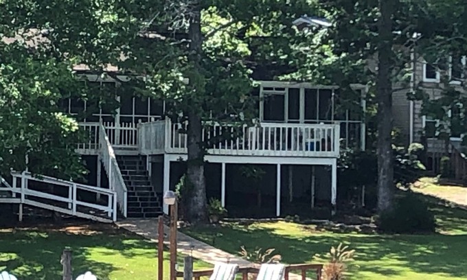 Jacksons' Gap Haus | Lake Martin Waterfront Cabin