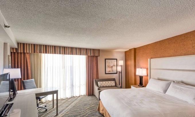 South Portland Hotel | Relaxing Portland Stay Close to Downtown | Ideal For Romantic Couple Getaway