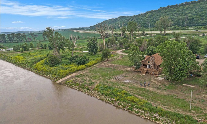 Pottawattamie County Kabine | Relaxing River Cabin just across from Downtown Omaha!