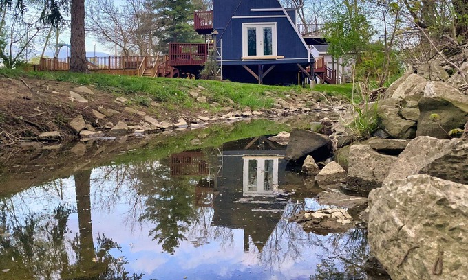 Findlay Skihütte | Relaxing Scenic 1 Bedroom Retreat With Private Hot Tub