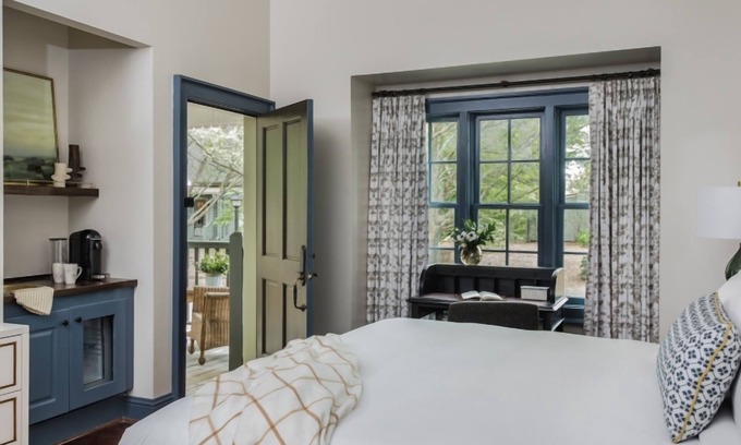 Mount Berry Hotel | Relaxing Stay with Golf, Spa, and Outdoor Pool! Pets Allowed!