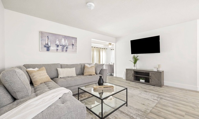 Hunt Club Haus | Relaxing Three Bedroom in PGA National