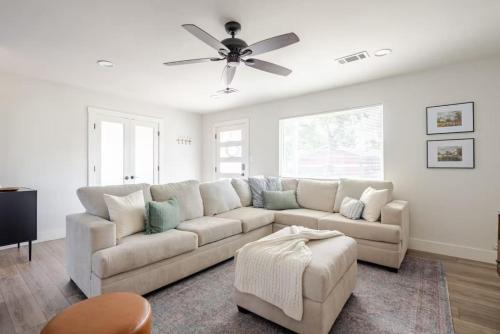 Georgetown Haus | Remodeled 4BR 2BA Steps from Georgetown Square