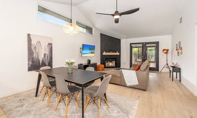 Lake Terrace Haus | Remodeled Downtown Orlando Oasis! Remodeled Home! Close to Disney, Universal!