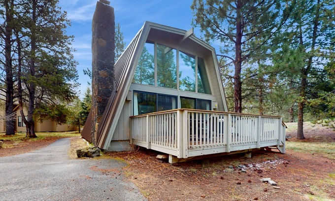 Overlook Park Haus | Renoviertes Haus mit privatem Whirlpool, SHARC-Pässe (Pool & mehr!) & möbliertes Deck!