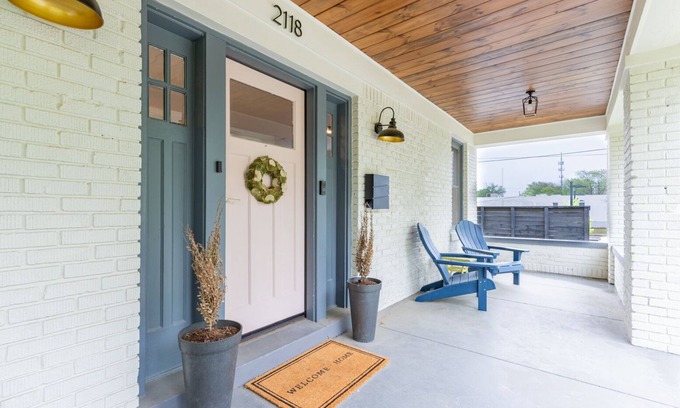 East Midtown Haus | Remodeled Midtown Home - family sized with deck