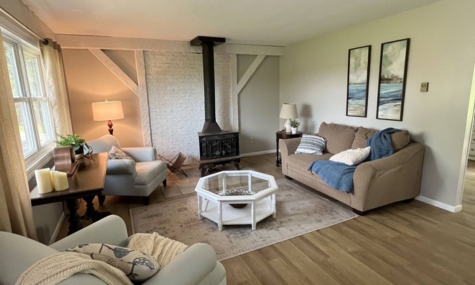 Avon Haus | 2023 Remodeled Modern 4BR Avon Home on Large Private Lot/Farm