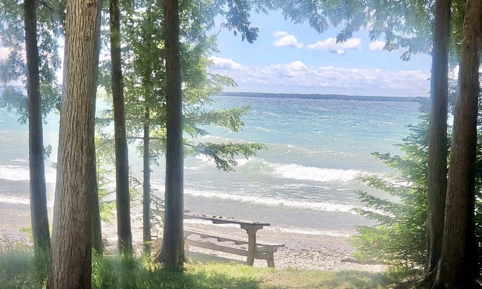 Bois Blanc Island Hütte | Remote cottage nestled along the shores of Lake Huron.