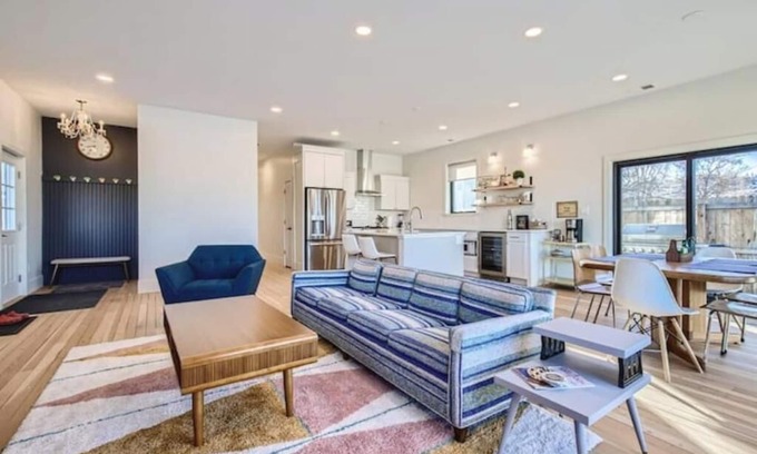 Leyden Haus | Renovated 3 BDR Army Barracks